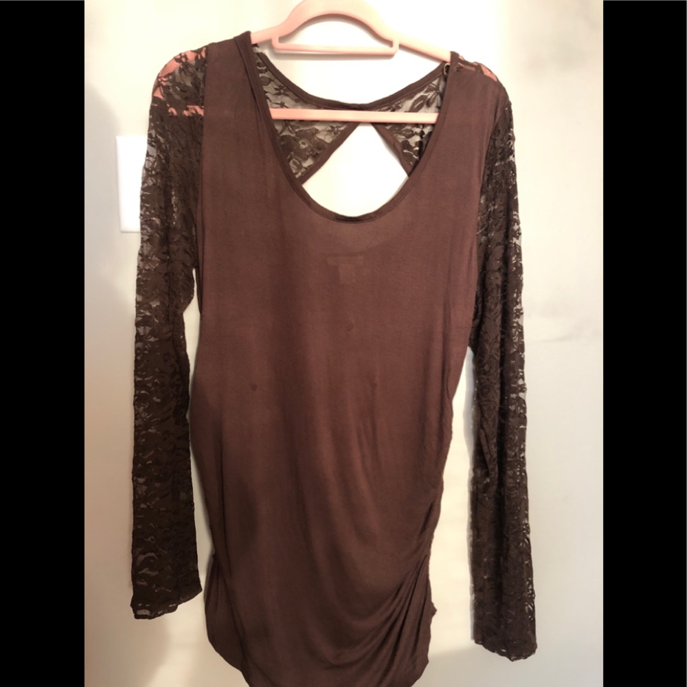 Plus size top with lace sleeves- 3x (Runs small)
